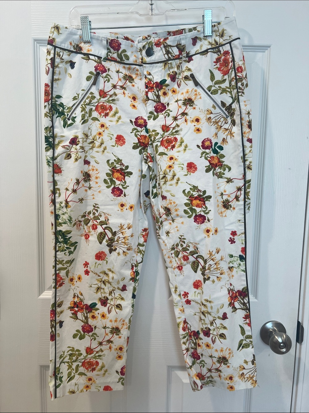 Disney Alice Through The Looking Glass White Floral Capri Pants 8